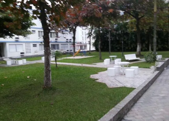 Guarujá Enseada - Apto 200m da praia - 02 dorm. Wi-fi + AR + Estacionamento